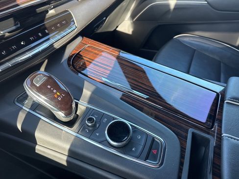 Used 2023 Cadillac Escalade ESV Premium Luxury image 26