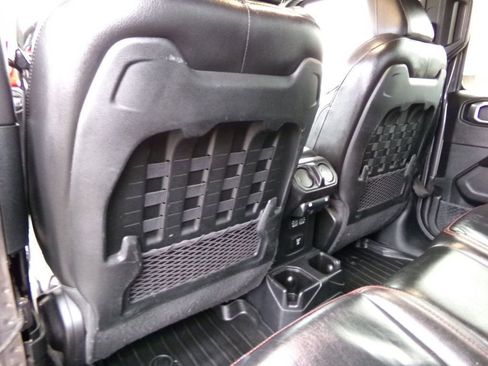 Used 2020 Jeep Gladiator Rubicon w/ Cold Weather Group image 11