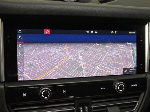 Used 2022 Porsche Macan w/ Premium Package Plus image 27