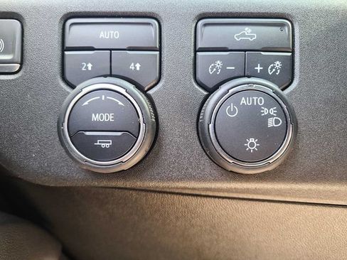 Used 2022 Chevrolet Silverado 1500 LT AWD/4WD image 28