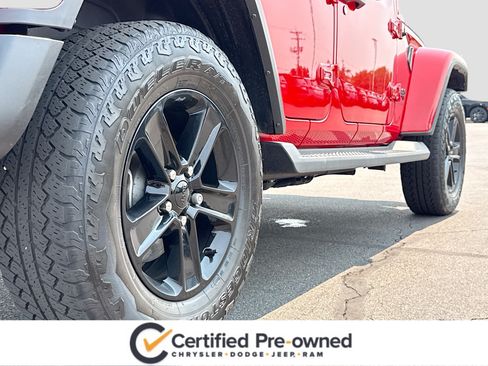 Used 2023 Jeep Wrangler Unlimited Sahara AWD/4WD image 16