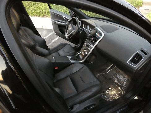 Used 2016 Volvo XC60 T6 Platinum image 24