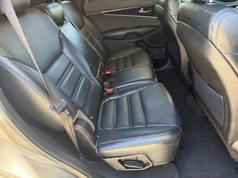 Used 2016 Kia Sorento EX FWD image 13