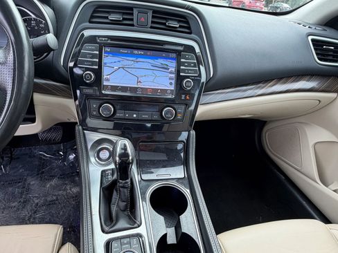 Used 2016 Nissan Maxima Platinum w/ Interior Lighting Package image 13