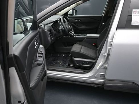 Used 2024 Nissan Rogue SV FWD image 11