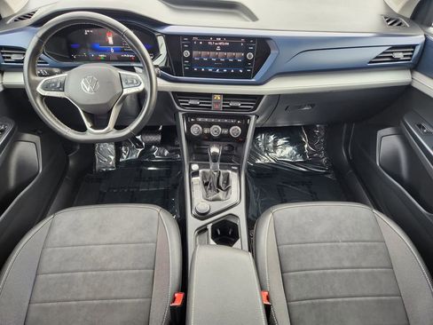 Certified 2024 Volkswagen Taos SE image 10