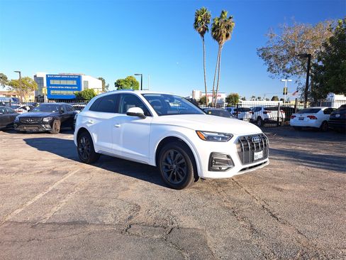 Used 2023 Audi Q5 2.0T Premium w/ Convenience Package image 2
