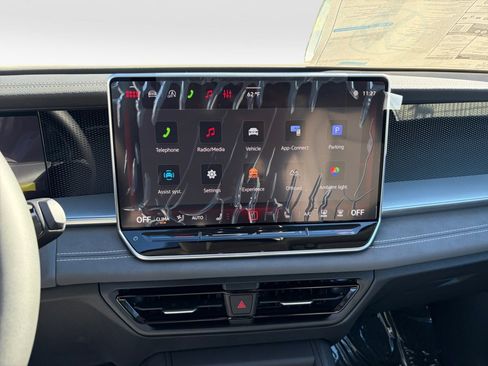 New 2026 Volkswagen Tiguan SE image 16