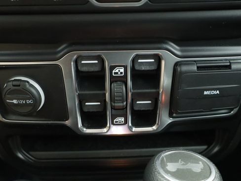 Used 2021 Jeep Wrangler Unlimited Sahara AWD/4WD image 32