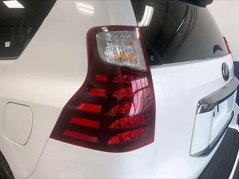 Used 2022 Lexus GX 460 Premium w/ Accessory Package AWD/4WD image 35