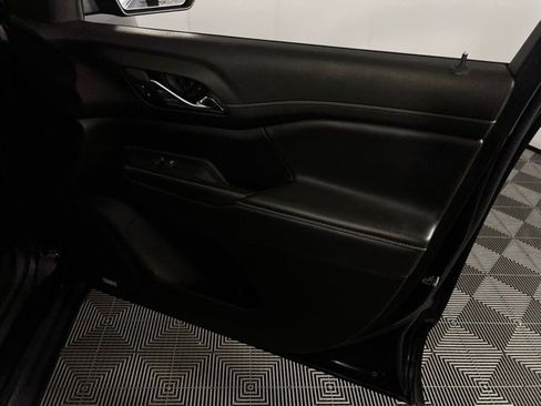 Used 2023 GMC Acadia SLT image 25