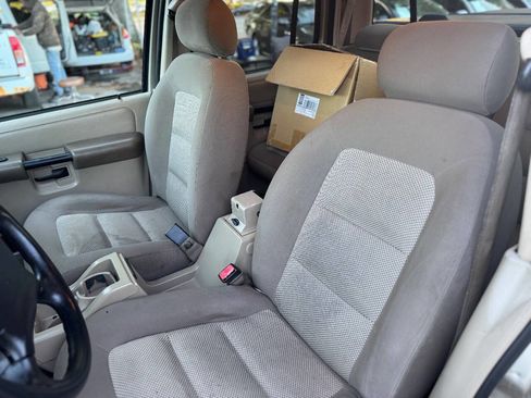 Used 2005 Ford Explorer Sport Trac XLT image 14