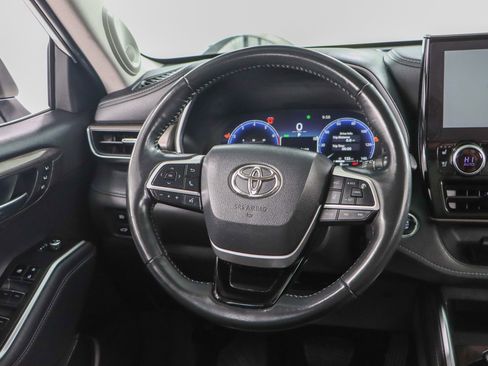 Used 2023 Toyota Highlander Limited image 12