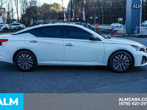 Used 2025 Nissan Altima 2.5 SV image 9