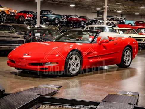 Used 1999 Chevrolet Corvette Convertible w/ Memory Pkg RWD image 18