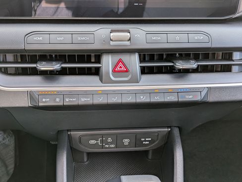 Used 2025 Kia K4 LXS image 24