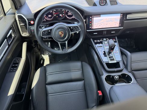 Certified 2022 Porsche Cayenne Platinum Edition AWD/4WD image 18