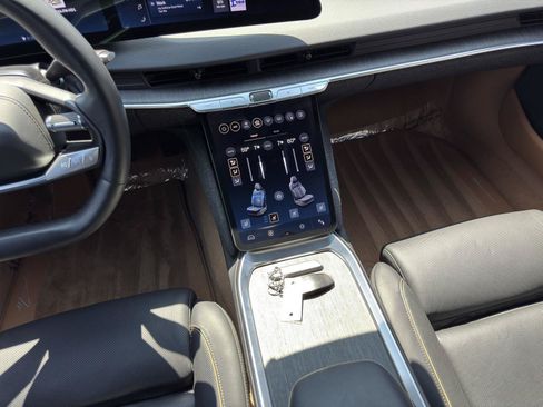 Used 2025 Lucid Air Touring AWD/4WD image 38