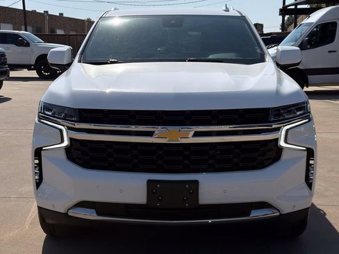 Used 2024 Chevrolet Suburban LS RWD image 2