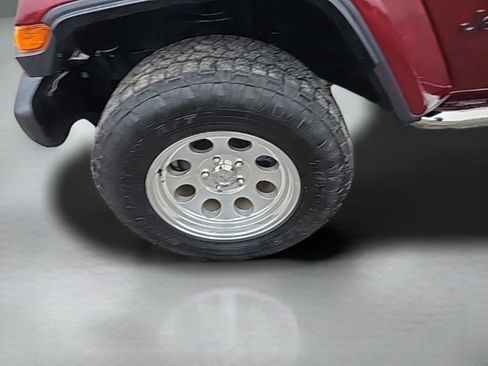 Used 2021 Jeep Gladiator Sport image 13