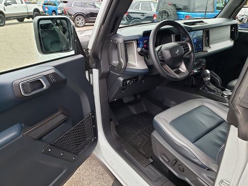 Used 2024 Ford Bronco Outer Banks image 9