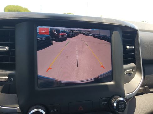 Used 2024 RAM 2500 Big Horn w/ Bed Utility Group image 10