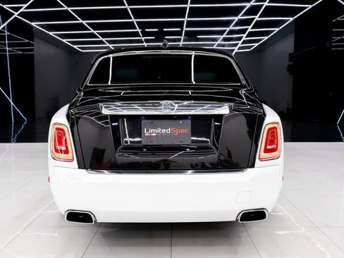 Used 2023 Rolls-Royce Phantom Sedan image 19