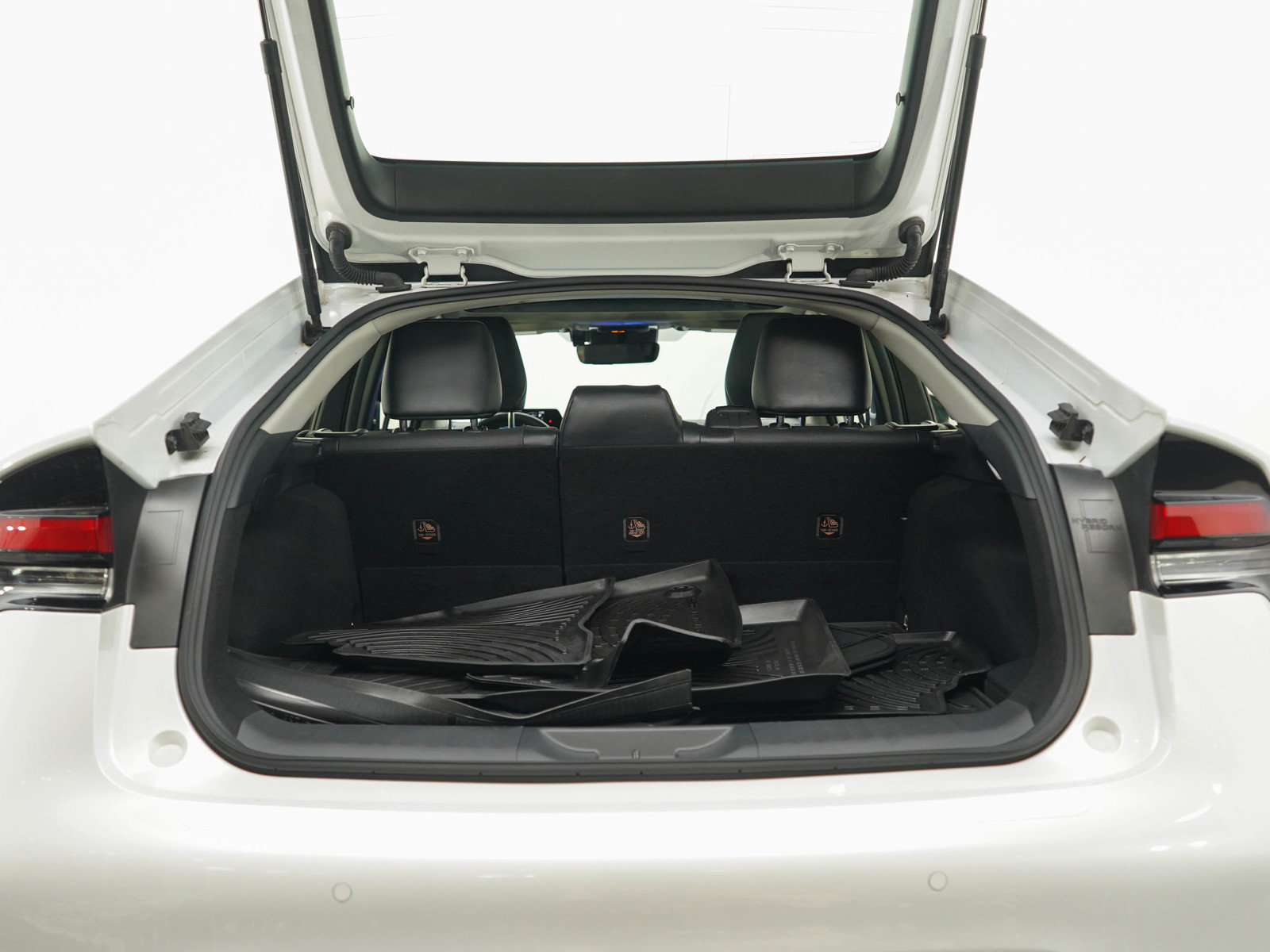 Used 2023 Toyota Prius XLE AWD/4WD image 16