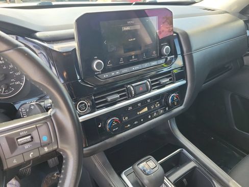 Used 2024 Nissan Pathfinder SV FWD image 24
