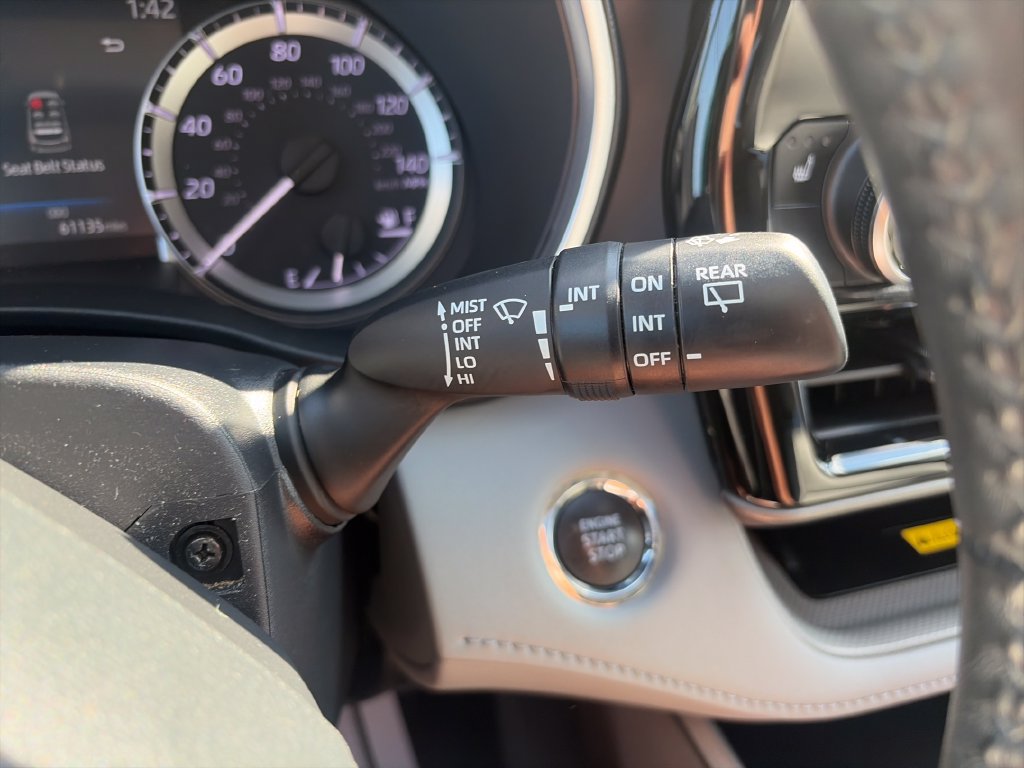Used 2023 Toyota Highlander XLE AWD/4WD image 35