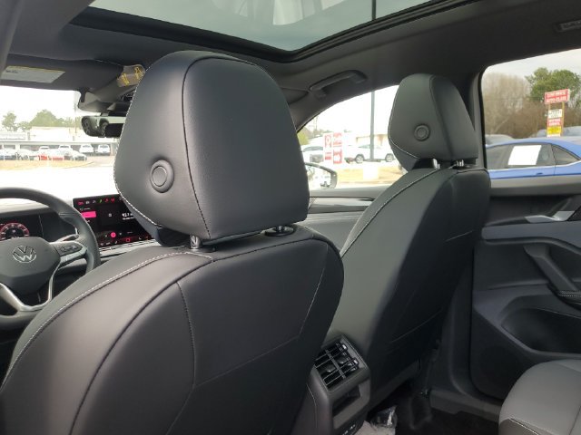 New 2026 Volkswagen Tiguan SE R-Line FWD image 11
