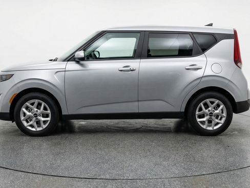 Used 2025 Kia Soul LX w/ LX Technology Package image 5