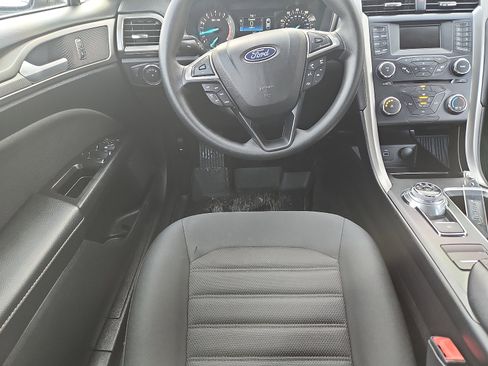 Used 2017 Ford Fusion SE image 10