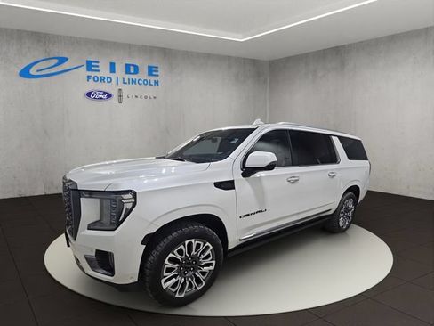 Used 2023 GMC Yukon XL Denali Ultimate w/ LPO, Floor Liner Package AWD/4WD image 4
