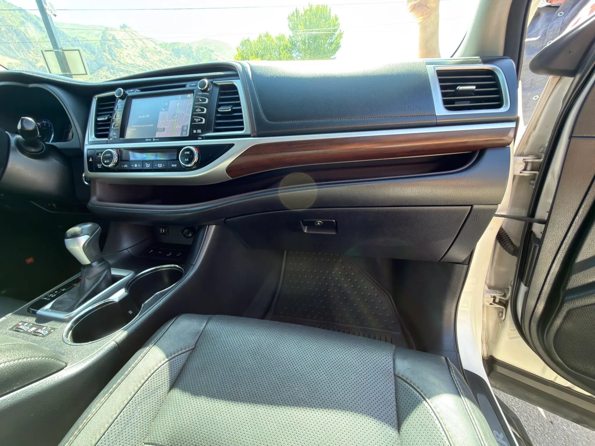 Used 2015 Toyota Highlander Limited AWD/4WD image 7