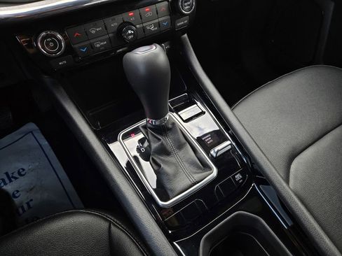 Used 2024 Jeep Compass Limited image 24