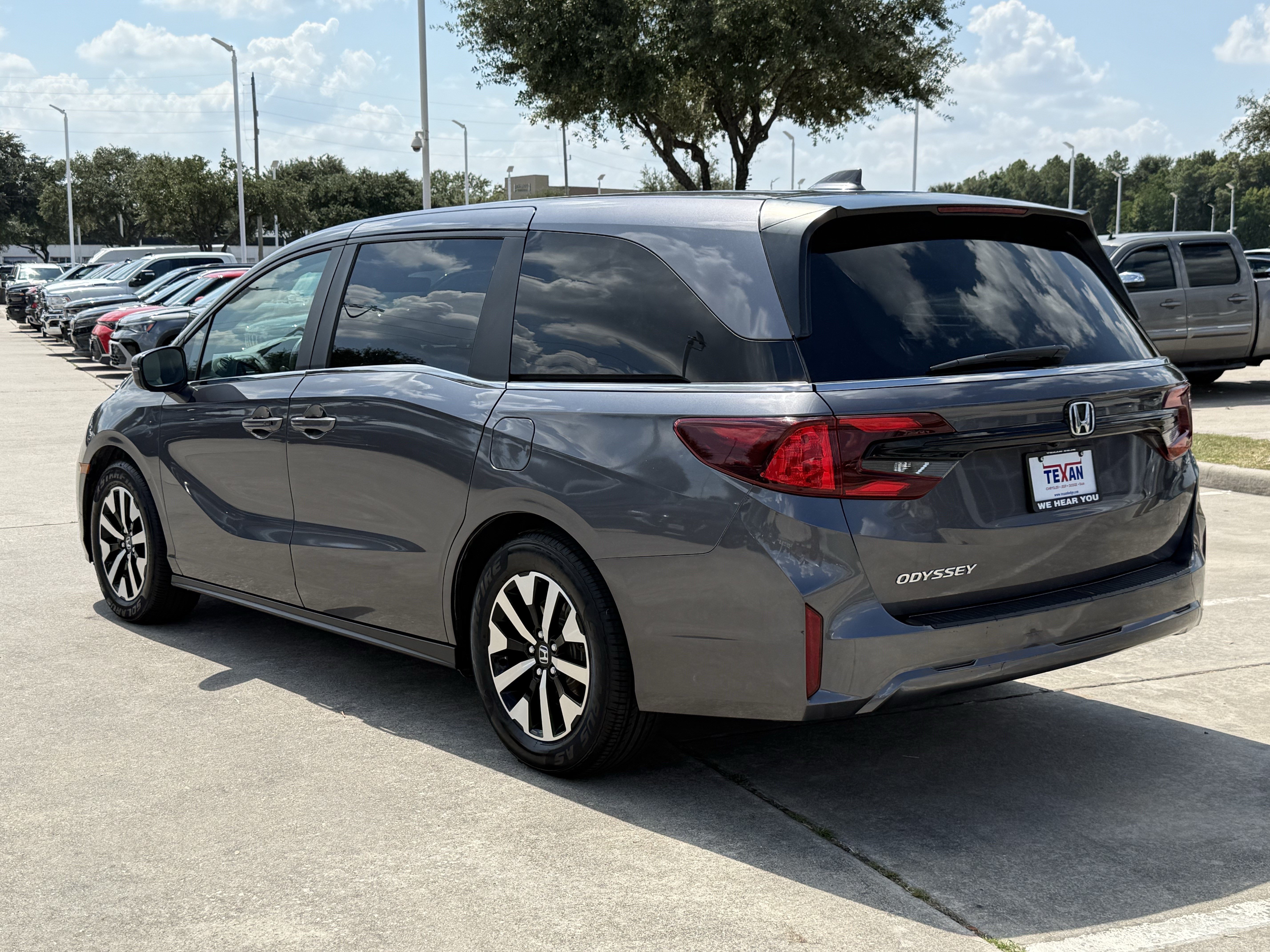 Used 2025 Honda Odyssey EX-L image 7