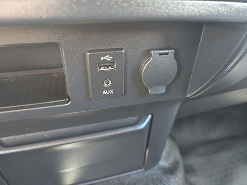 Used 2017 Nissan Titan S image 18