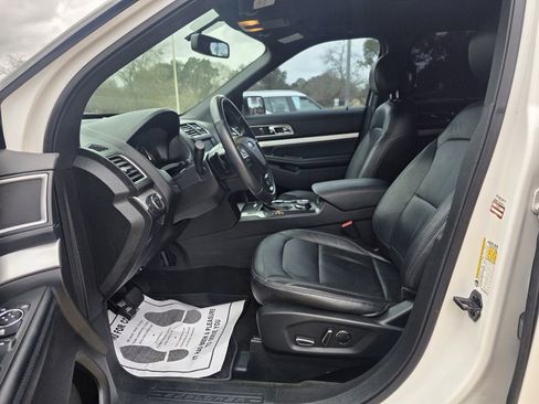 Used 2017 Ford Explorer XLT w/ Equipment Group 202A image 14