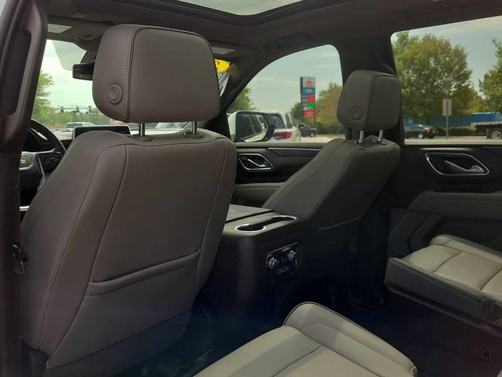 Used 2022 GMC Yukon SLT w/ SLT Premium Package AWD/4WD image 12