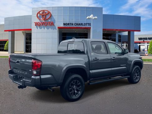 Used 2022 Toyota Tacoma SR5 w/ Technology Package RWD image 6
