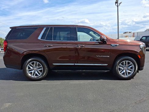 Used 2022 GMC Yukon SLT w/ SLT Luxury Package image 9