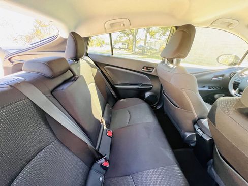 Used 2020 Toyota Prius LE image 31