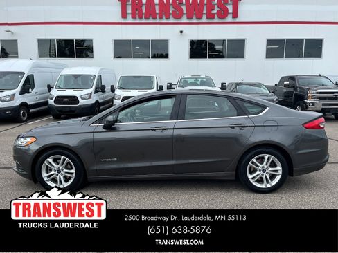 Used 2018 Ford Fusion SE image 2