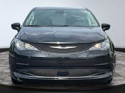 Used 2023 Chrysler Voyager LX FWD image 2