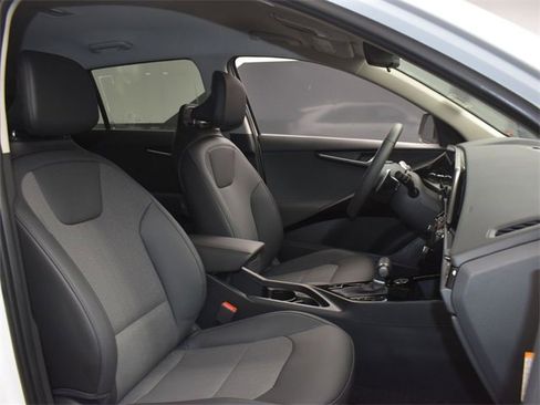 Used 2025 Kia Niro EX image 12
