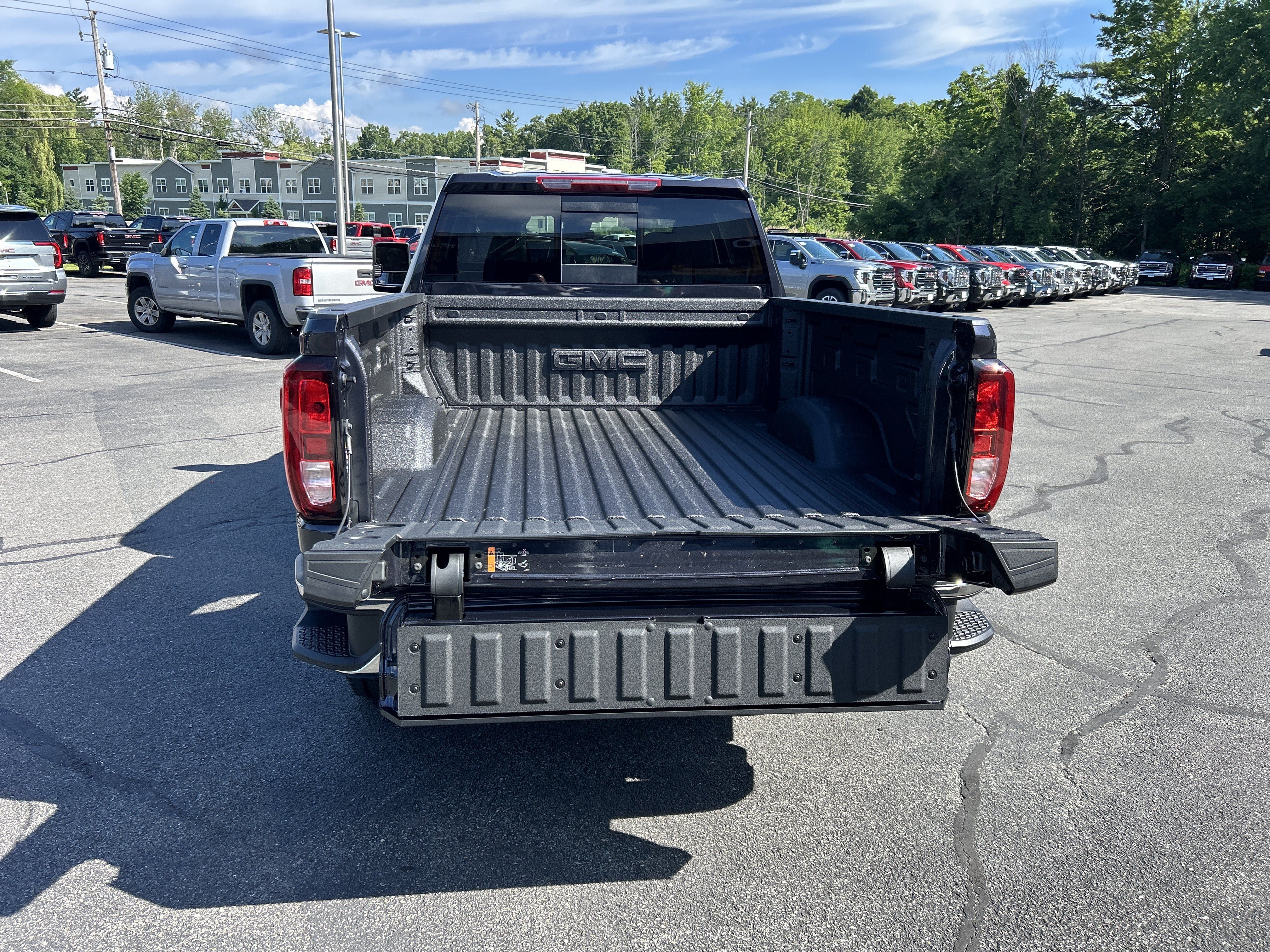 Used 2026 GMC Sierra 2500 SLE w/ SLE Value Package; AWD/4WD image 13