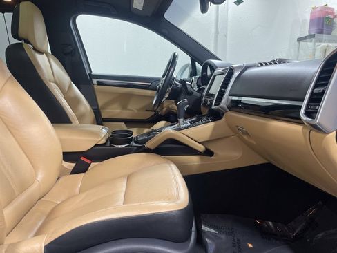 Used 2016 Porsche Cayenne AWD/4WD image 19