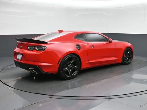 Used 2021 Chevrolet Camaro LT w/ RS Package image 7