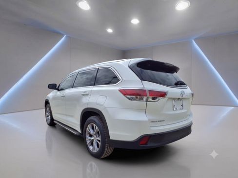 Used 2014 Toyota Highlander XLE AWD/4WD image 3